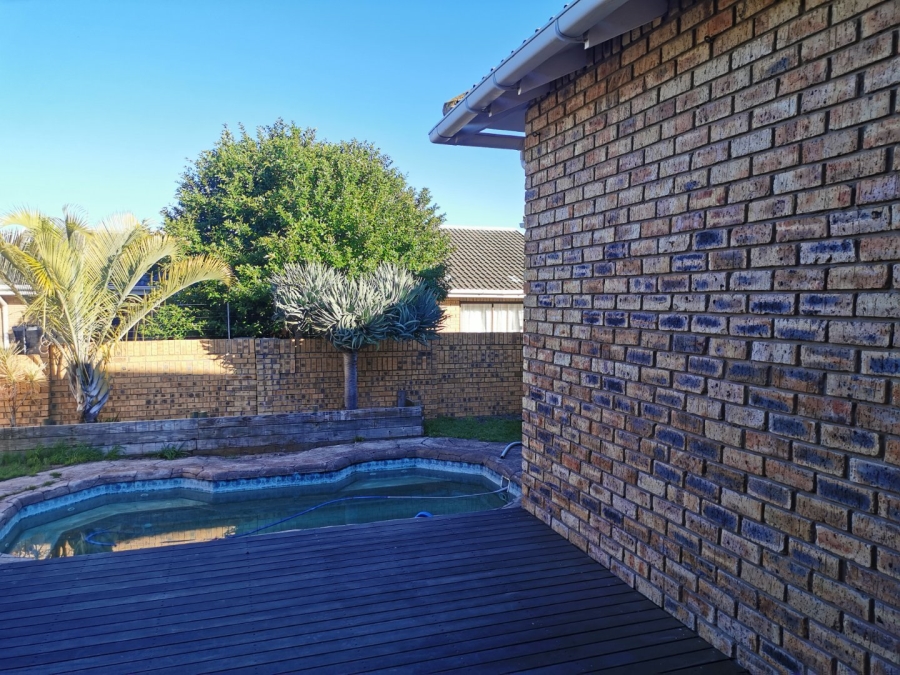 To Let 3 Bedroom Property for Rent in Summerstrand Eastern Cape